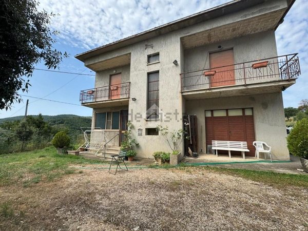 casa indipendente in vendita a Bevagna