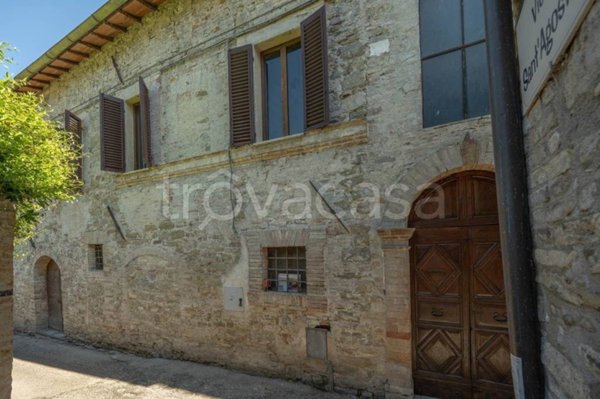 casa indipendente in vendita a Bevagna