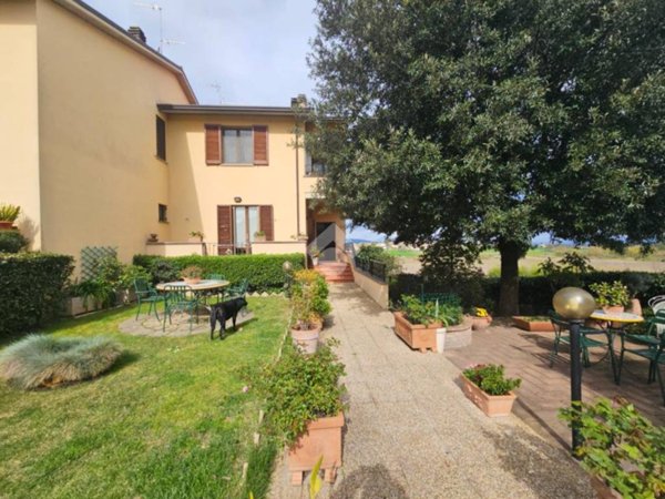 casa indipendente in vendita a Bevagna