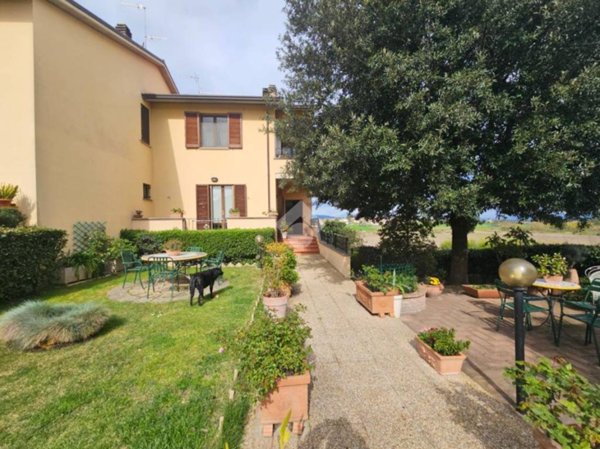 casa indipendente in vendita a Bevagna
