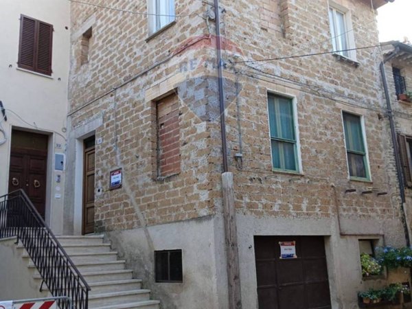 casa indipendente in vendita a Bevagna