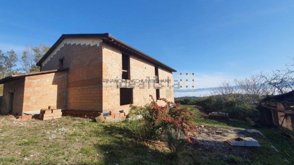 casa indipendente in vendita a Bevagna