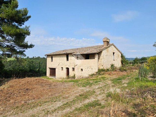 casa indipendente in vendita a Bevagna