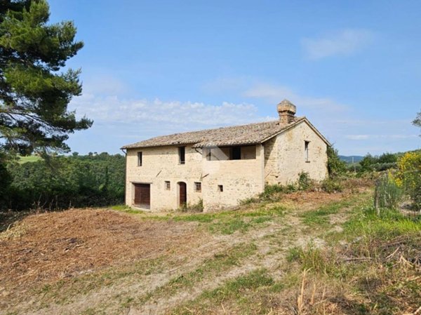 casa indipendente in vendita a Bevagna
