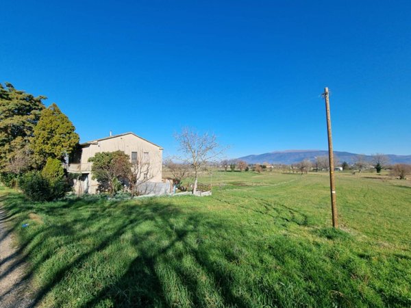 casa indipendente in vendita a Bevagna