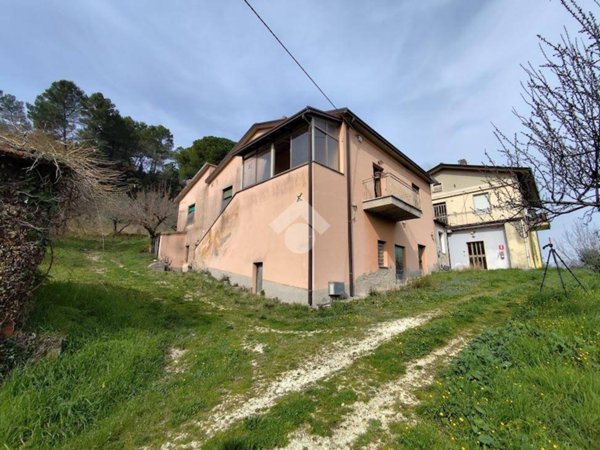 casa indipendente in vendita a Bevagna in zona Torre del Colle