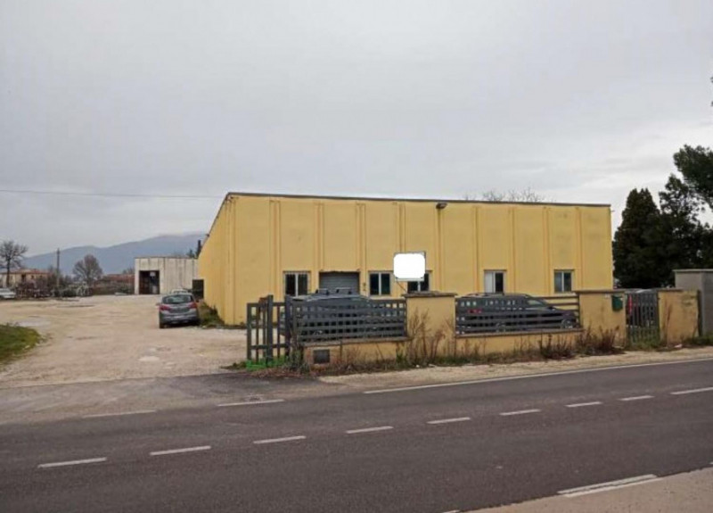 locale di sgombero in vendita a Bevagna