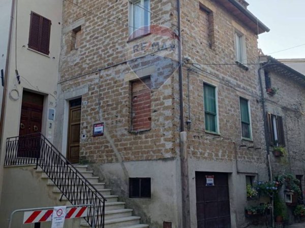 casa indipendente in vendita a Bevagna