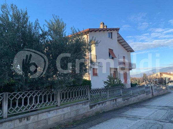 casa indipendente in vendita a Bevagna