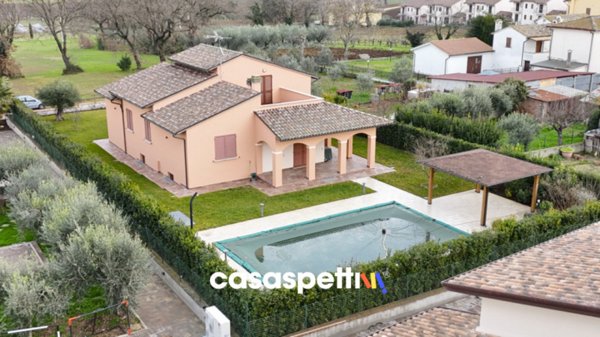 casa indipendente in vendita a Bevagna