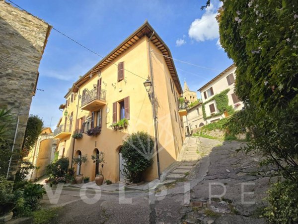 casa indipendente in vendita a Bevagna