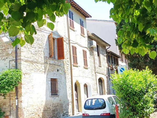 casa semindipendente in vendita a Bevagna