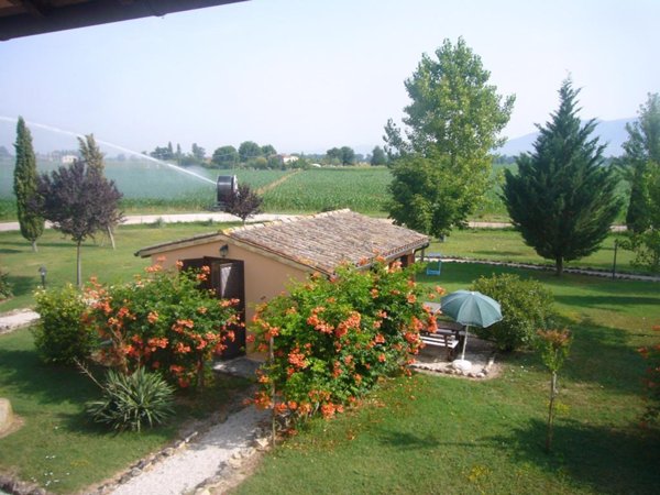 negozio in vendita a Bevagna in zona Cantalupo