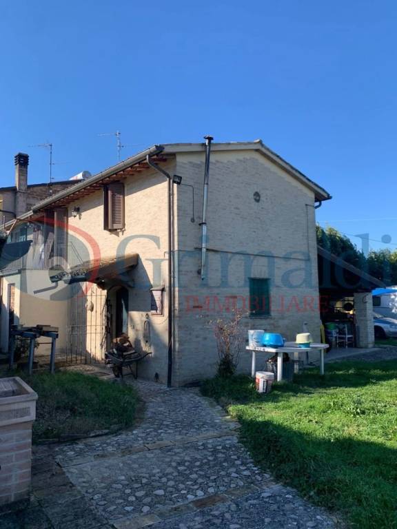 casa indipendente in vendita a Bevagna