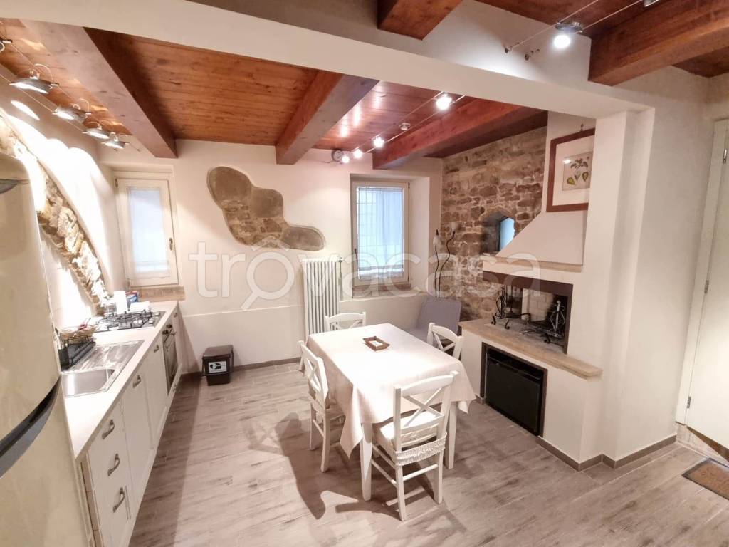 casa indipendente in vendita a Bevagna