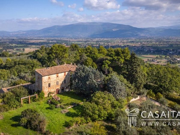 casa indipendente in vendita a Bevagna