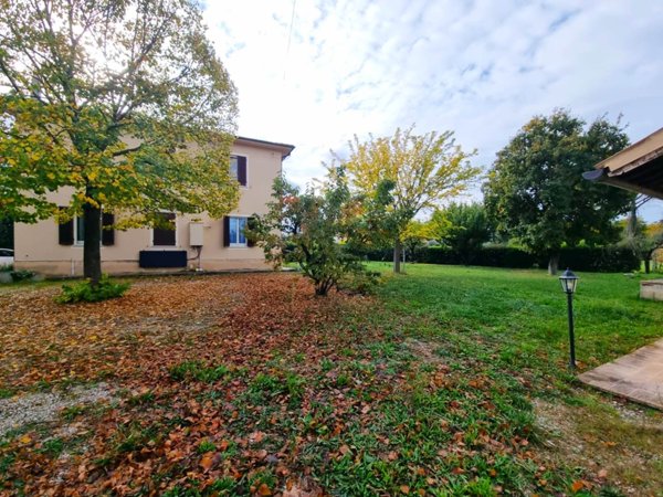 casa indipendente in vendita a Bevagna