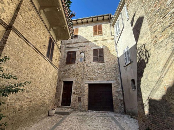 casa indipendente in vendita a Bevagna