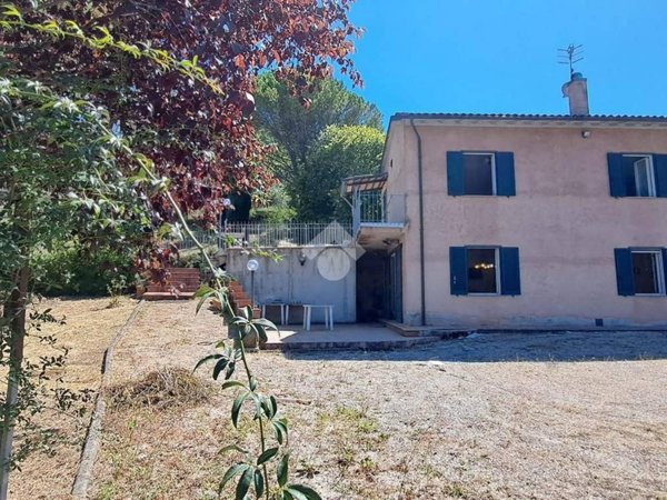 casa indipendente in vendita a Bevagna