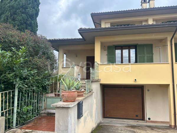 casa indipendente in vendita a Bevagna