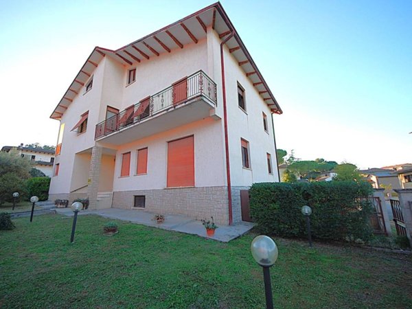 casa indipendente in vendita a Bevagna