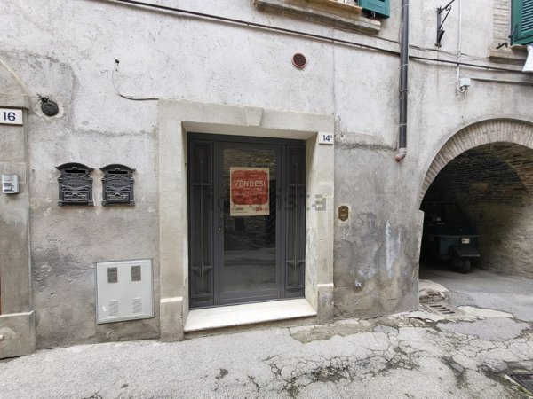 locale di sgombero in vendita a Bevagna