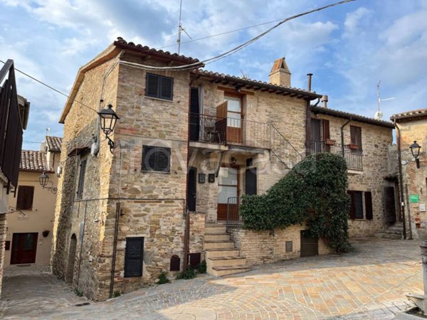 appartamento in vendita a Bevagna in zona Torre del Colle