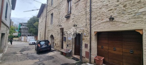 casa indipendente in vendita a Bevagna