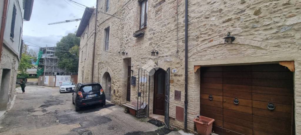 casa indipendente in vendita a Bevagna