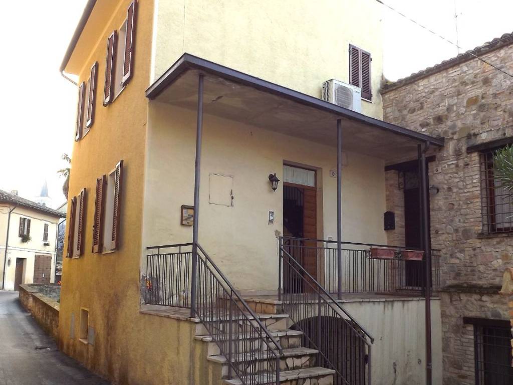 casa indipendente in vendita a Bevagna