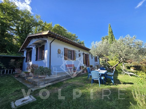 casa indipendente in vendita a Bevagna