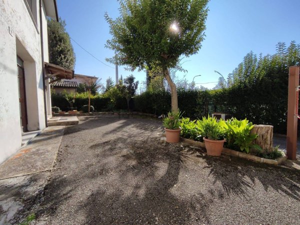 casa indipendente in vendita a Bevagna