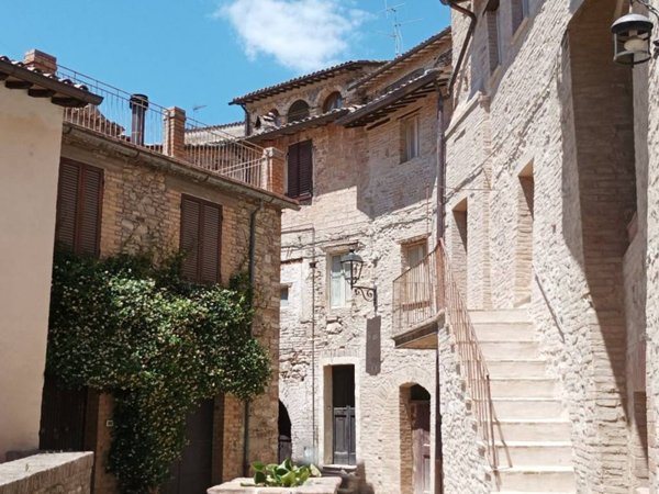 casa indipendente in vendita a Bevagna