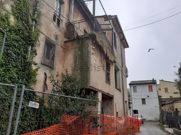 pentavano in vendita a Bevagna