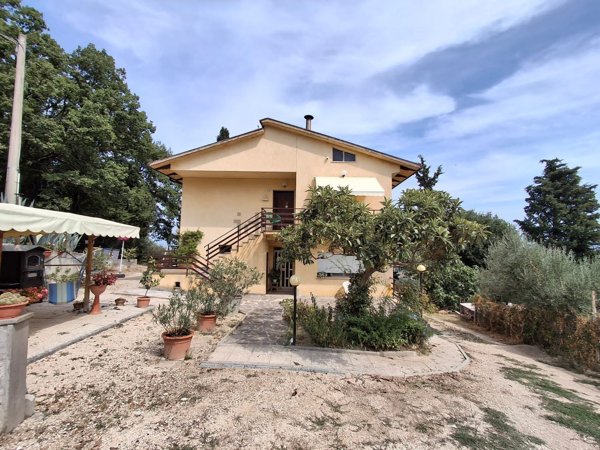 appartamento in vendita a Bevagna in zona Castelbuono