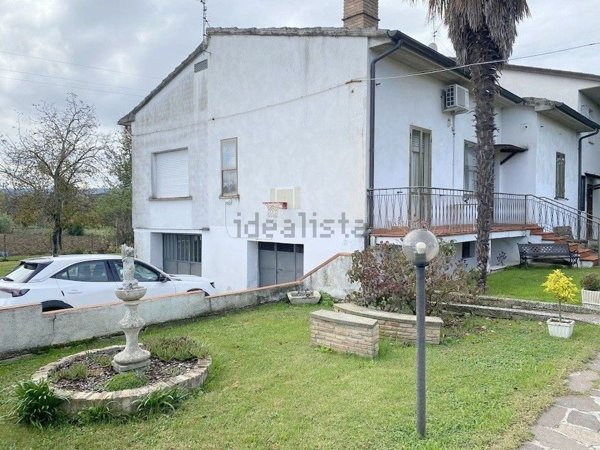 casa indipendente in vendita a Bevagna