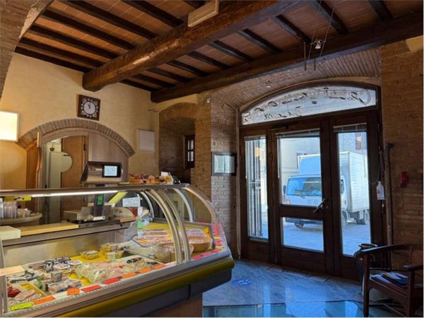 negozio in vendita a Bevagna