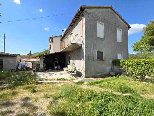 pentavano in vendita a Bevagna in zona Cantalupo