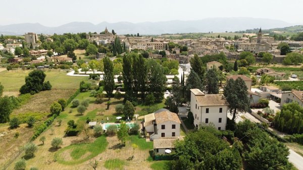 casa indipendente in vendita a Bevagna