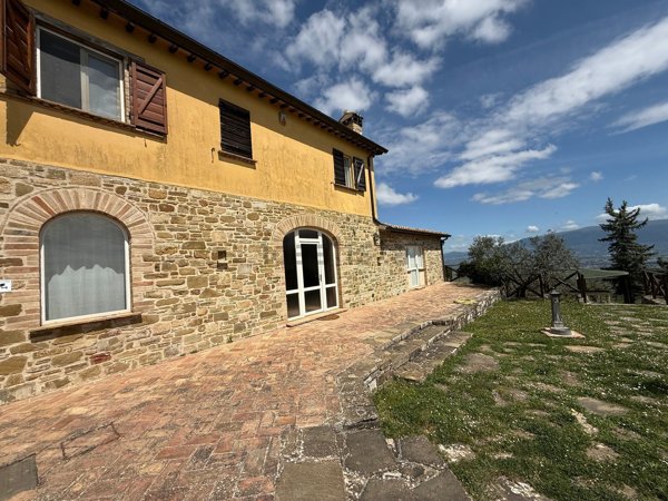 casa indipendente in vendita a Bevagna