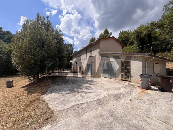 casa indipendente in vendita a Bevagna in zona Torre del Colle