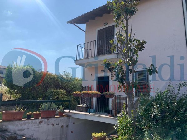 casa indipendente in vendita a Bevagna