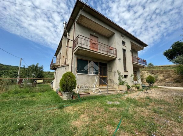 casa indipendente in vendita a Bevagna in zona Castelbuono