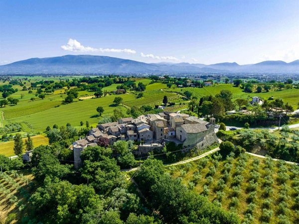 casa indipendente in vendita a Bevagna in zona Torre del Colle