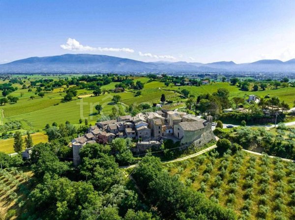 casa indipendente in vendita a Bevagna in zona Torre del Colle