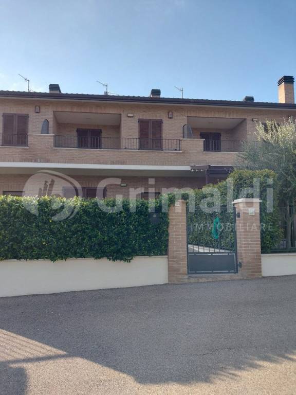casa indipendente in vendita a Bevagna