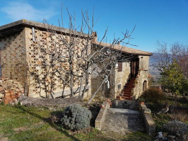casa indipendente in vendita a Bevagna