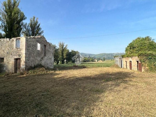 casale in vendita a Bevagna in zona Cantalupo