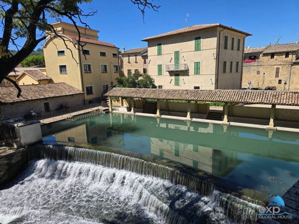 locale commerciale in vendita a Bevagna