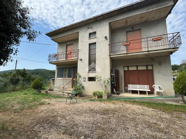 casa indipendente in vendita a Bevagna